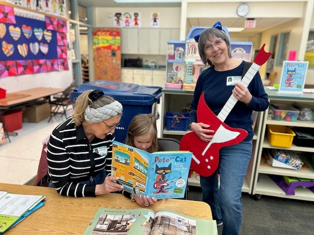 Our volunteer @ Three Rivers School in Sunriver is so fun and dresses up as book characters most weeks! Here's shes dressed as Pete the Cat in Rocking in My School Shoes.🎸 

P.S. Today’s the last day to get tix for our Central Oregon Sip tomorrow! buff.ly/4aTzh0C