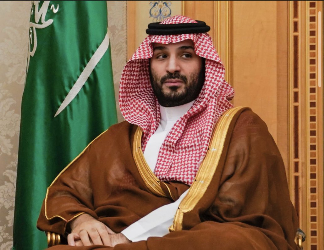 (الملهم) 

لكلِّ رجل ملهم في حياته بعد نبيِّنا الكريم ﷺويشعر أنَّ هذا الشَّخص هو من يجعله يعود ويتقوَّى بعد اللَّه على مصاعب الحياة ومصائبها ، فعندما ترى من هو ملهمك وقدوتك يسري بطريق النَّجاح تاركًا أعدائه خلفه يجعلك تعيد ترتيب نفسك وتتقوَّى مرَّة أخرى . 
فهو البوصلة إذا تاهت