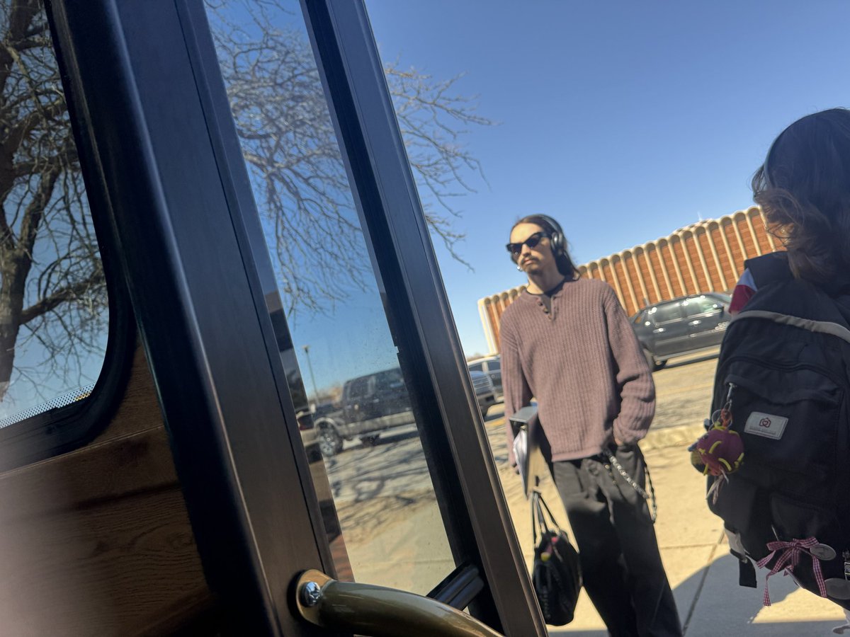 TacoXPickems's tweet photo. If you would just get up an’ teach ‘em instead of handing ‘em a freaking packet, yo. There’s kids in here that don’t learn like that. They need to learn face to face.
#shrink #expand #lank 

Creds:@TheHarryJohnso For the remarkable camera work. https://t.co/uPTHdiOJuy