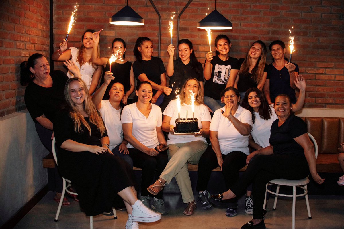 Hoy <a href="/TioLucasPy/">Tío Lucas</a> cumple 40 años 🥳🎉

Lo que mis abuelos crearon con tanto amor sigue vivo, y hoy tengo el honor de continuar su legado en una nueva esquina. ❤️

Un camino lleno de cambios, desafíos y sueños cumplidos. ❤️