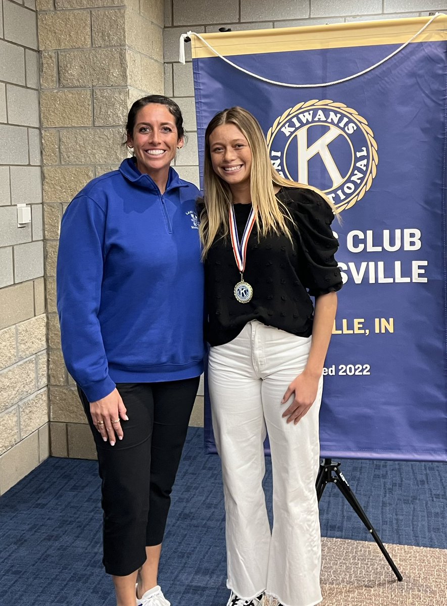 Congrats to our senior captain, Myla Browning, and her fellow Tigers for being named Kiwanis award winners for winter sports! The award recognizes scholarship, sportsmanship, teamwork and athleticism - and is selected by the honoree’s teammates. 👏👏👏👏#FTF