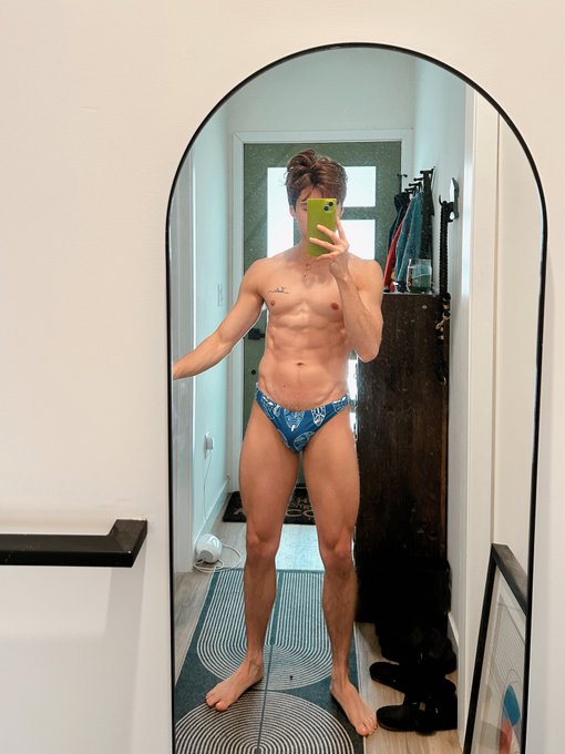 Fresh from the bakery. https://t.co/w2lJZmCdp4