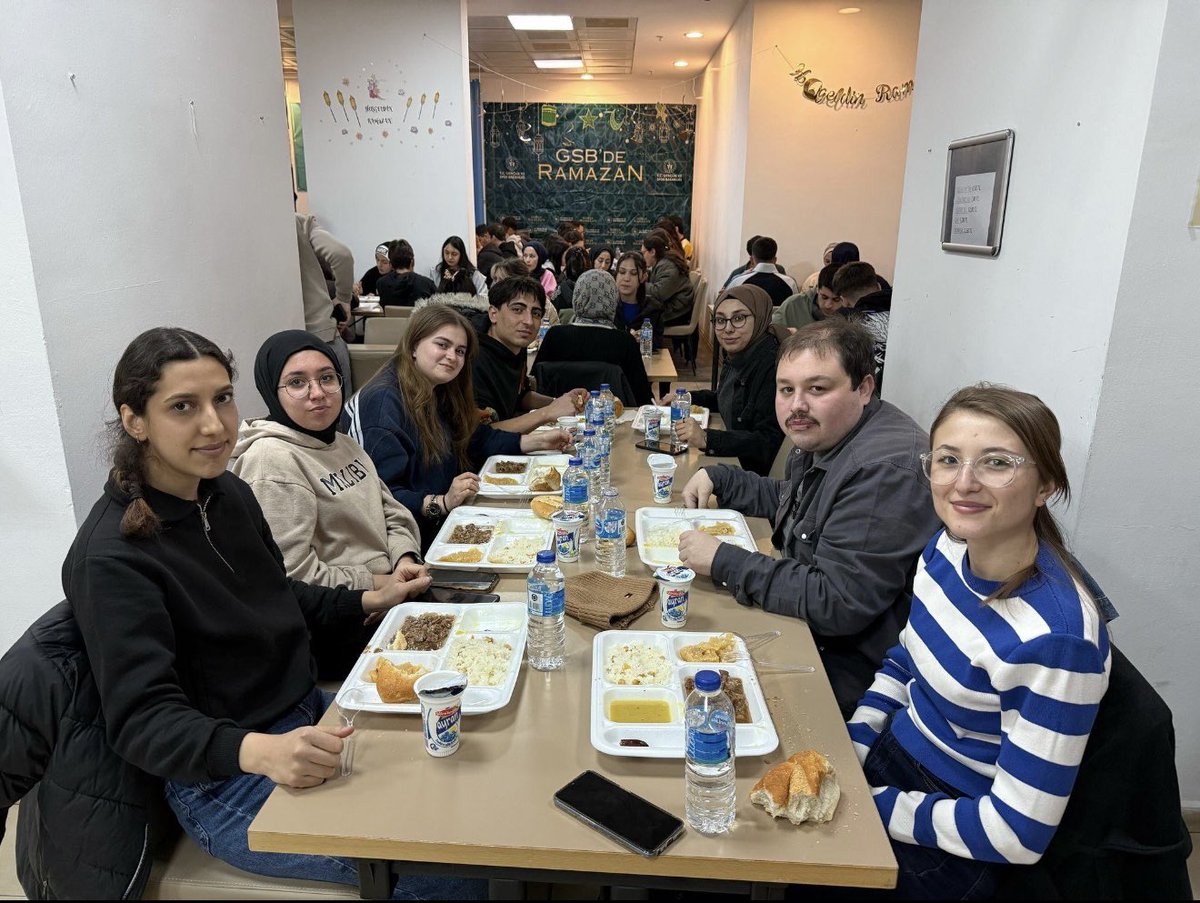 isubu_uluborlu's tweet photo. Isparta Uygulamalı Bilimler Üniversitesi Uluborlu Selahattin Karasoy Meslek Yüksekokulunda okuyan yaklaşık 1000 öğrencinin katılımı ile Uluborlu Kutlubey KYK yemekhanesinde iftar yemeği düzenlenmiştir.@isubu32 @yilmazcatal_ https://t.co/919H5QNJHK