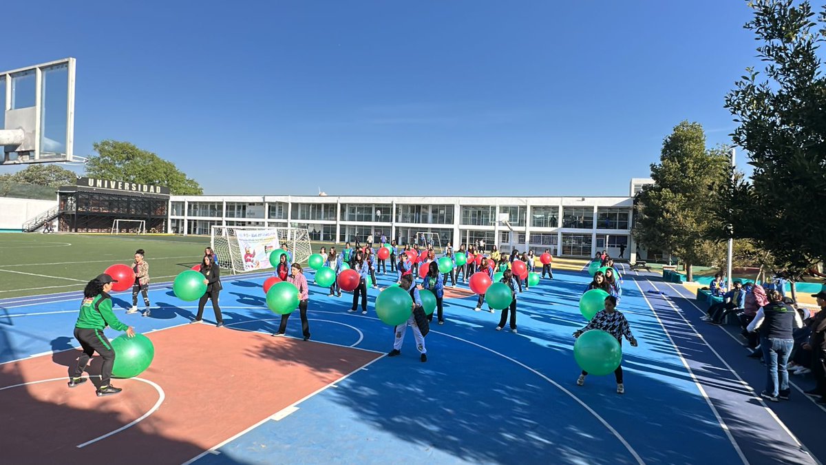 sbrsusana's tweet photo. Continuamos llevando la Estrategia #RitmoconPelota de la @FAHHdeporte al @InstitutoMetSC en el marco del #DíaInternacionaldelaMujer a más de 40 alumnas y madres de familia, quienes realizaron la actividad de manera entusiasta al ritmo de la música 🎼(1/2) https://t.co/9YpANY8Xbg