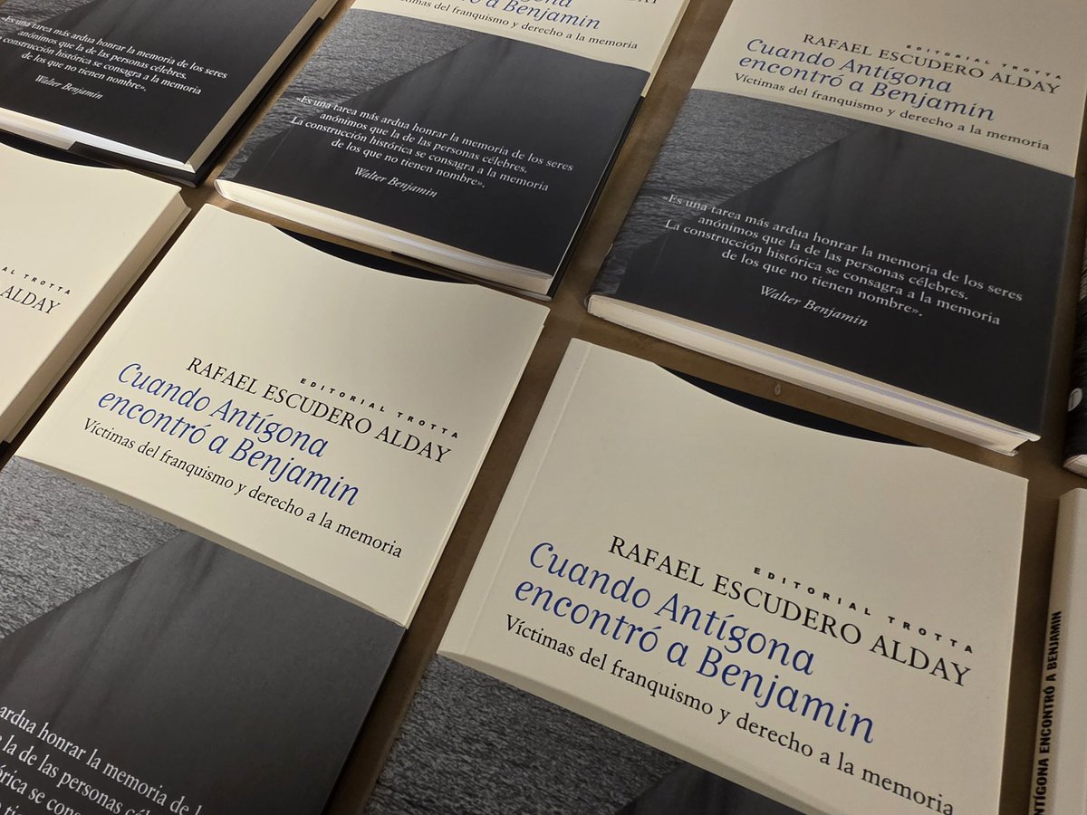 "Cuando Antígona encontró a Benjamin" es la historia de quienes no dejaron de buscar justicia.

Con el Secretario de Estado de Memoria Democrática, acompaño a <a href="/RafaEscudero1/">Rafa Escudero</a> en la presentación de su libro, que traza el camino de la memoria, de la resistencia al derecho colectivo.