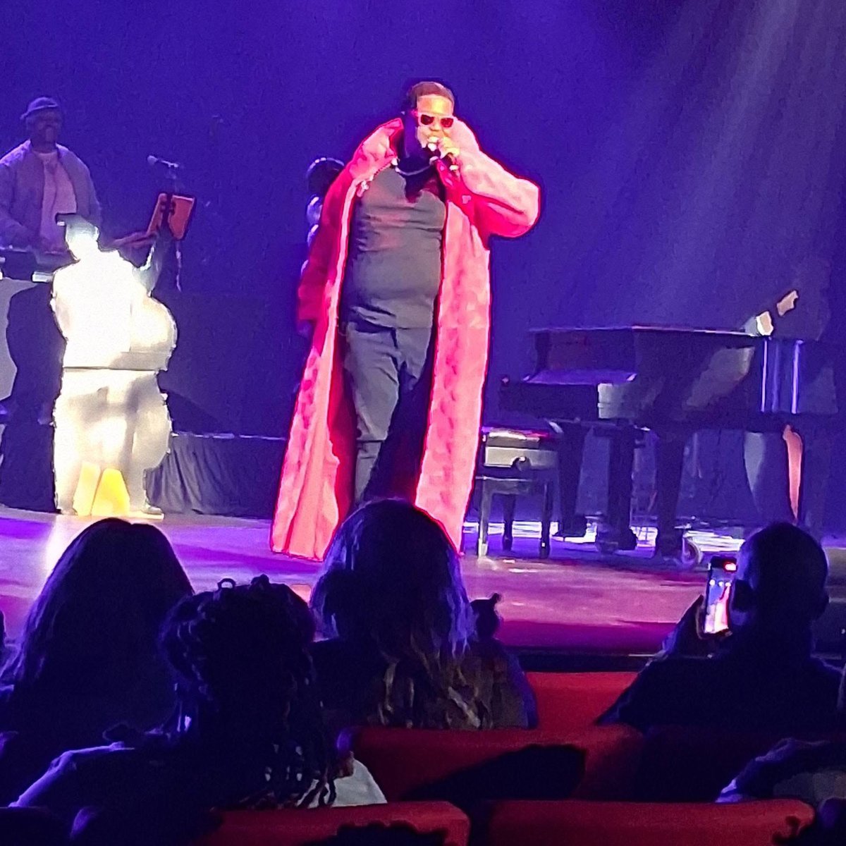 ib_johndoe6's tweet photo. Never knew it could be a blessing to have people turn their back on you. ✨
Poundcake R&B Comedy Night ||
Halloran Centre @ The Orpheum
#SecureTheDOE #DOESecured https://t.co/9d344M7cQs