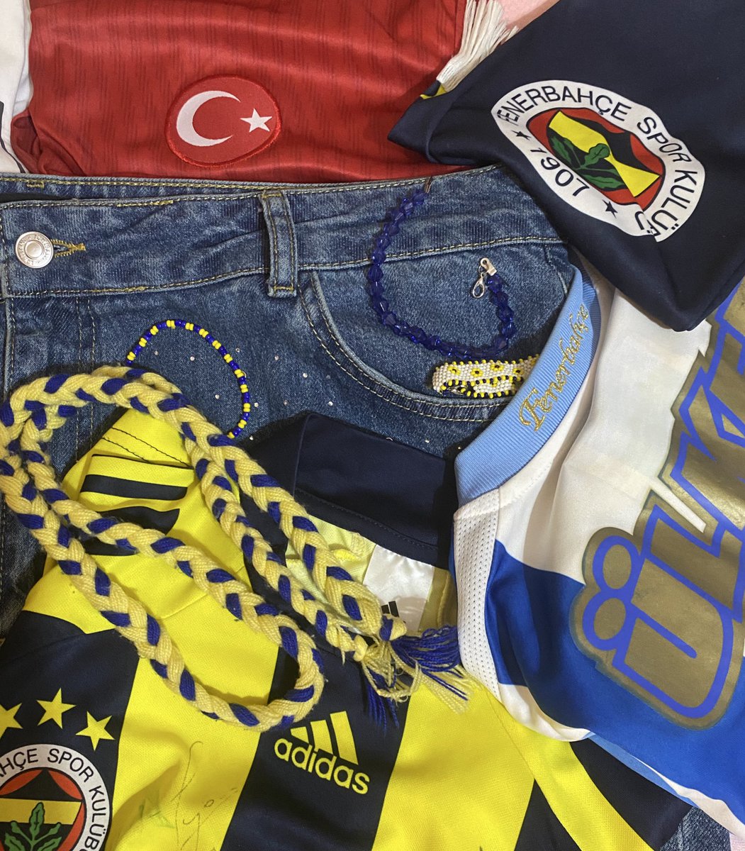 LVCNDERHAZE's tweet photo. my left pocket                  my right pocket https://t.co/gNXliIJkWs