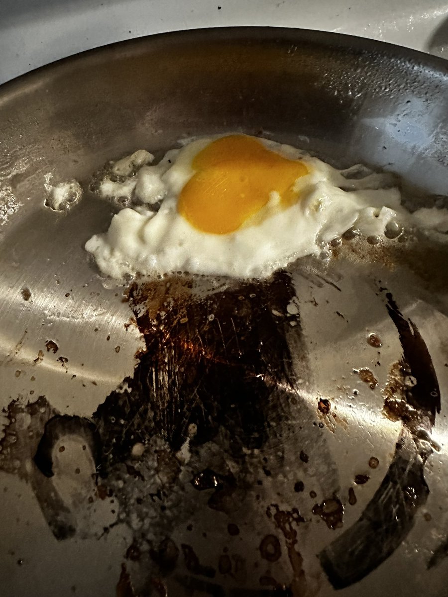 sigridoneeye's tweet image. HOW THE FUCK DO I USE A STAINLESS STEEL PAN