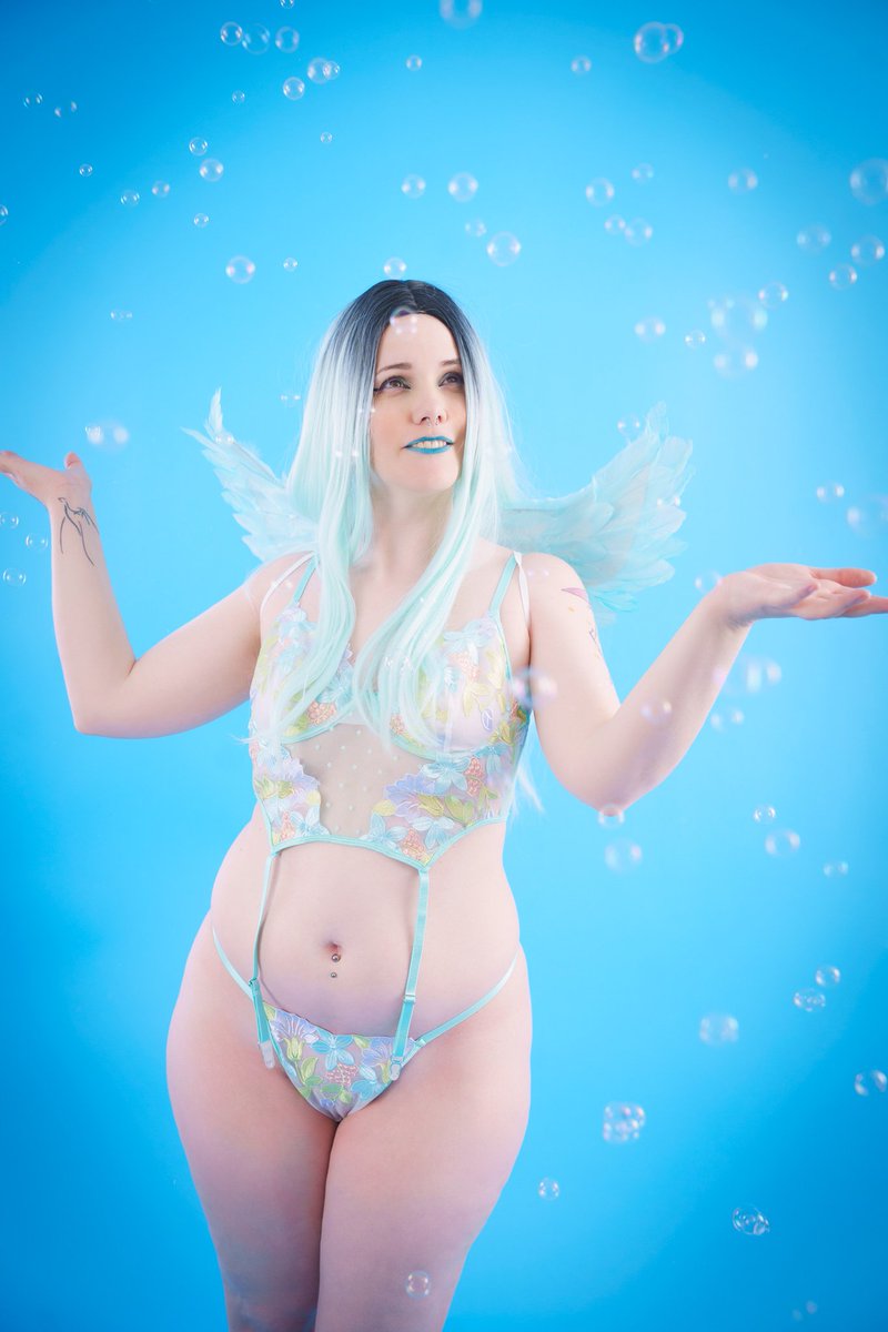 ladylunafox's tweet image. Bubbles!!! Of course I had to do i photoshoot with bubbles in my pastel cupid look.