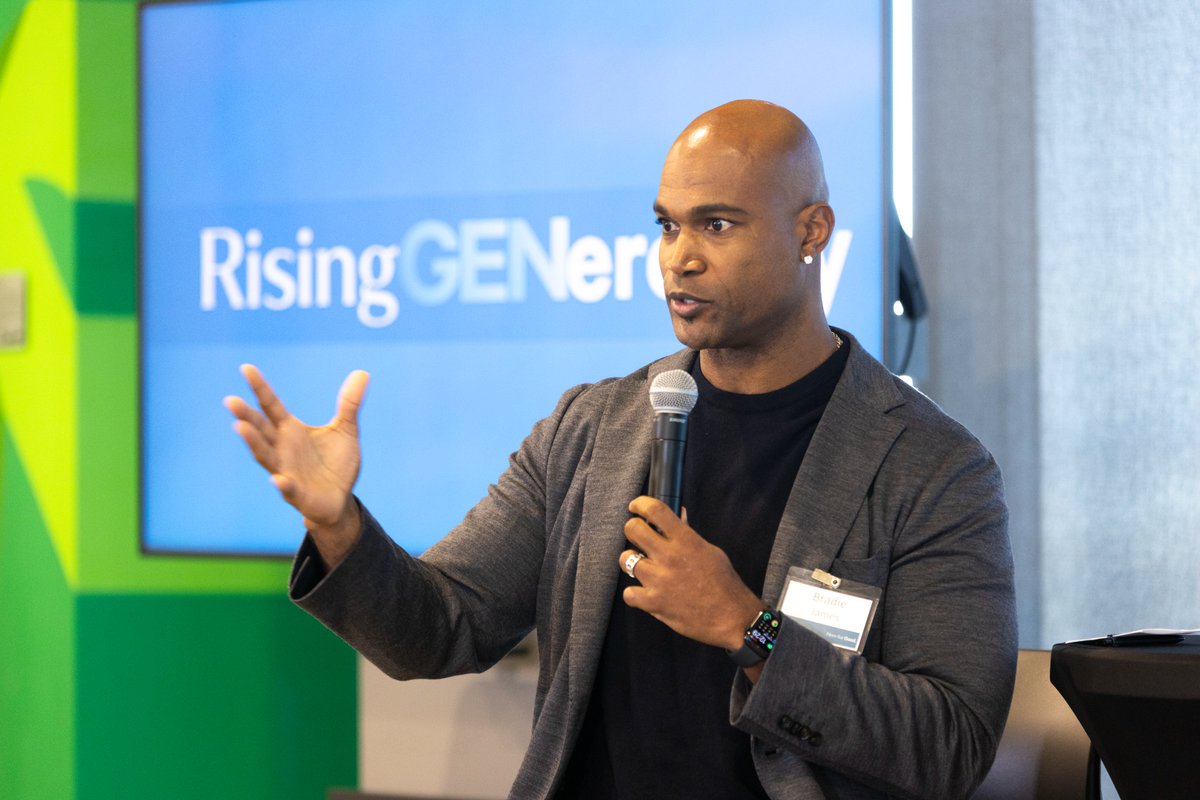 We're honored to spotlight Bradie James, former NFL linebacker and current TDF fundholder, for his dedication to breast cancer prevention. The NFL Foundation awarded him a 2024 NFL Player Matching Grant, directing $5,000 to BarbaraCares’ Mammograms Matter Health Initiative.