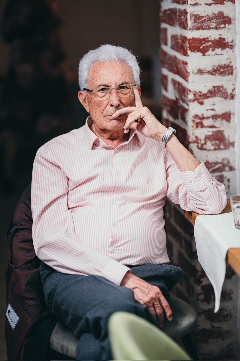 Hoy se nos ha ido un grande.

Miguel Royo, director y alma del Open de Benasque durante 43 años, nos deja a sus 89 años. Su legado en el ajedrez español es inmenso: llevó el concepto de Open a otro nivel.

Hoy Benasque queda huérfano. Te extrañamos, amigo. Descansa en paz. ♟️🖤