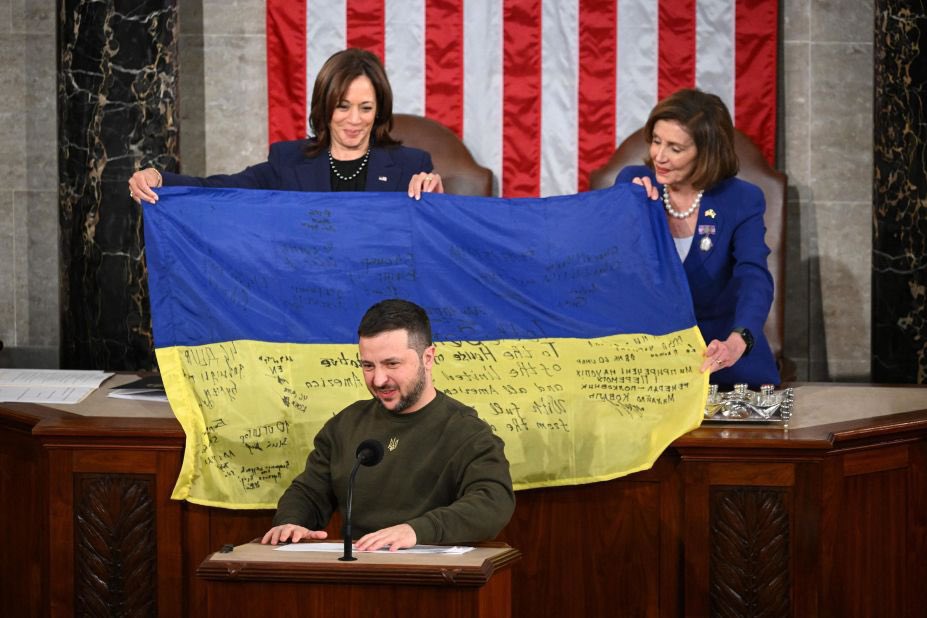 d_yelisevich's tweet photo. Just imagine if Kamala had won. Today, the whole world would still consider Zelensky the leader of European democracy, not a dictator. https://t.co/3YtCP2JJ8w