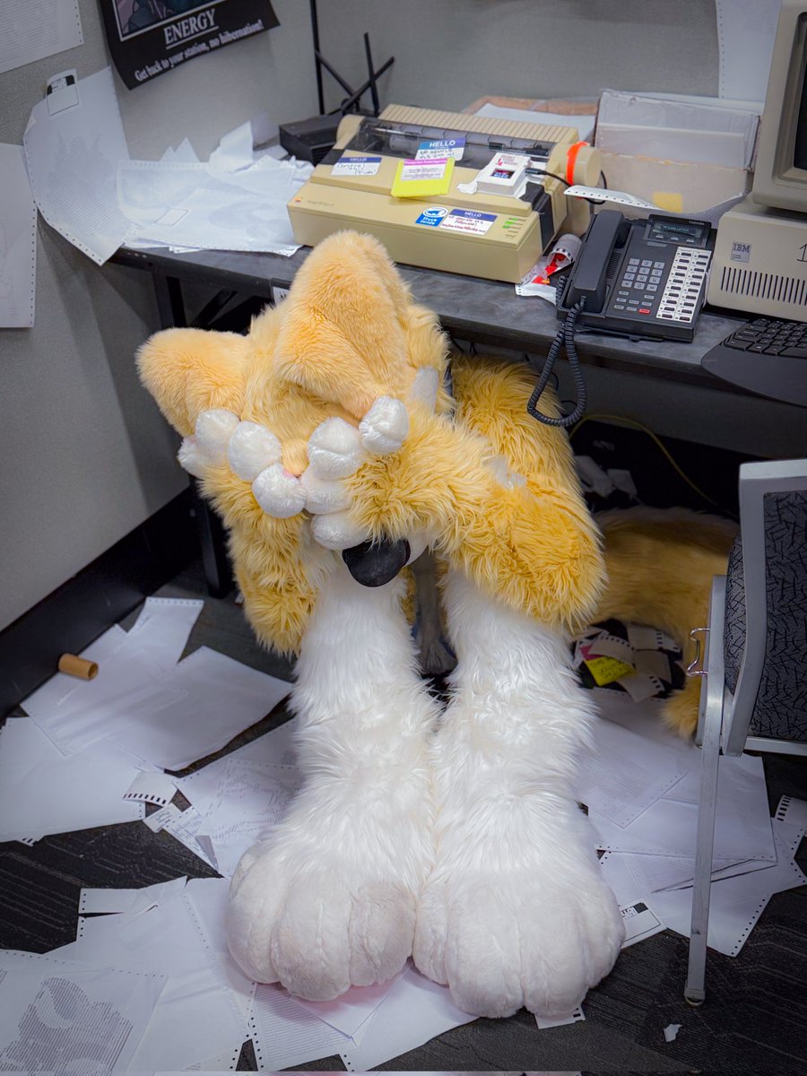🐶 Streaming tonight (Mar 5th) at 7:30PM EST🐶

On tonight's episode Custard escapes the stress of the working world by playing a videogame for literal children 

Tune in on Twitch for a fursuit chat followed by Vtubing and Hamtaro Rainbow Rescue 🌈