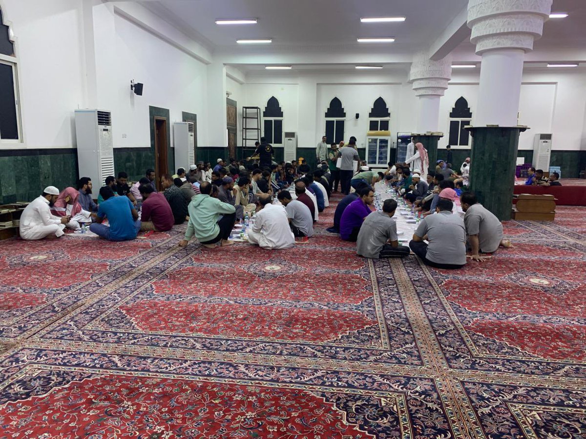 من تنفيذ  #جمعية_مستودع_المدينة_المنورة_الخيري فرع محافظة #وادي_الفرع مشروع #إفطار_صائم للوجبات الساخنة في جامع الصديق.

05-09-1446