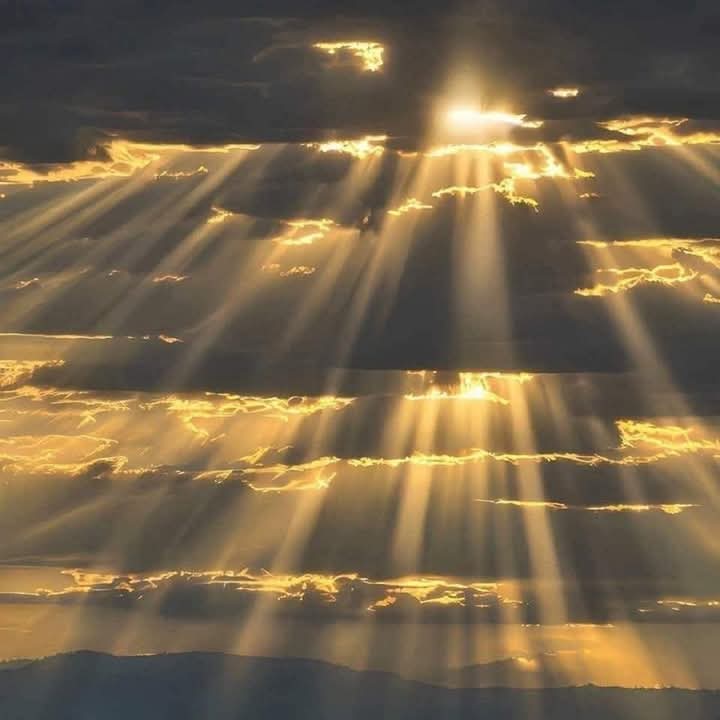 "لوحة ربانيَّة تشبه الفرَج بعد الضيق."
لا تقلق ..