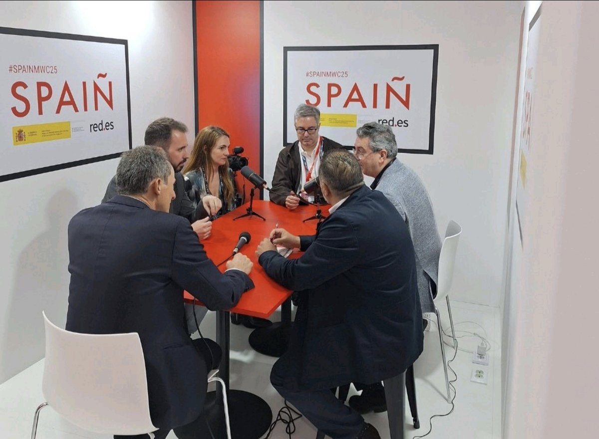 aiglesiasfraga's tweet photo. 🎙️ En el #MWC2025 he participado en el podcast organizado por el Pabellón de España, @redpuntoes e @Inbusiness50 sobre inteligencia artificial y DeepSeek

Junto a @astro_duque, @aliciaasin, @prensa14, Fernando Rodríguez y @jcfgalindo

👇 Escúchalo 👇
https://t.co/FOtnBYgi4g https://t.co/4biBiRpdsy