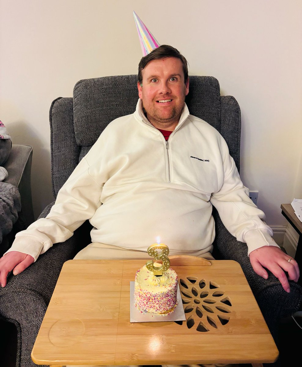 SJHH32's tweet image. 3 Y E A R S 🎈

I have learnt valuable lessons, made new friends, lost old ones &amp;amp; have embraced new beginnings. It may seem odd to some to celebrate this milestone but I never expected to be here still. I don’t know how many more of these I’ll get, so I’m celebrating every win.