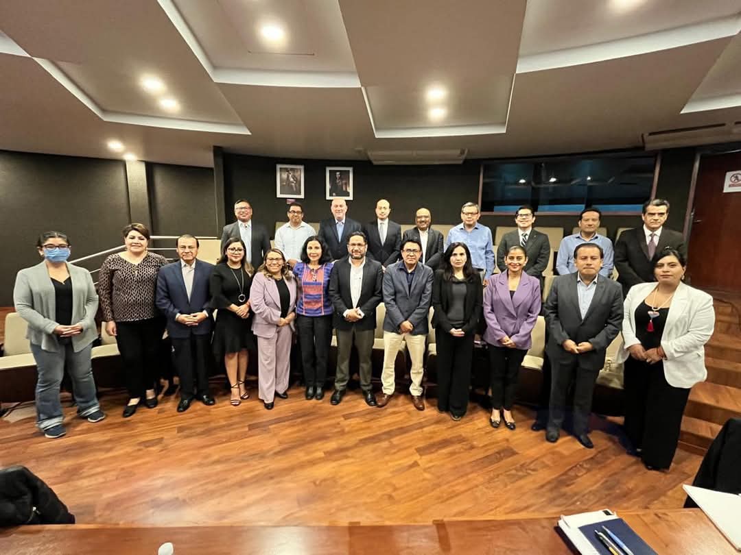 Derechos humanos y mecanismos de participación ciudadana, una prioridad en la nueva Constitución de #Oaxaca: Bernabé Lalito Hernández Flores 

"Es un proyecto necesario para mejorar la vida democrática en la entidad", refiere el jurista 

Lee la nota: goo.su/3tzCE