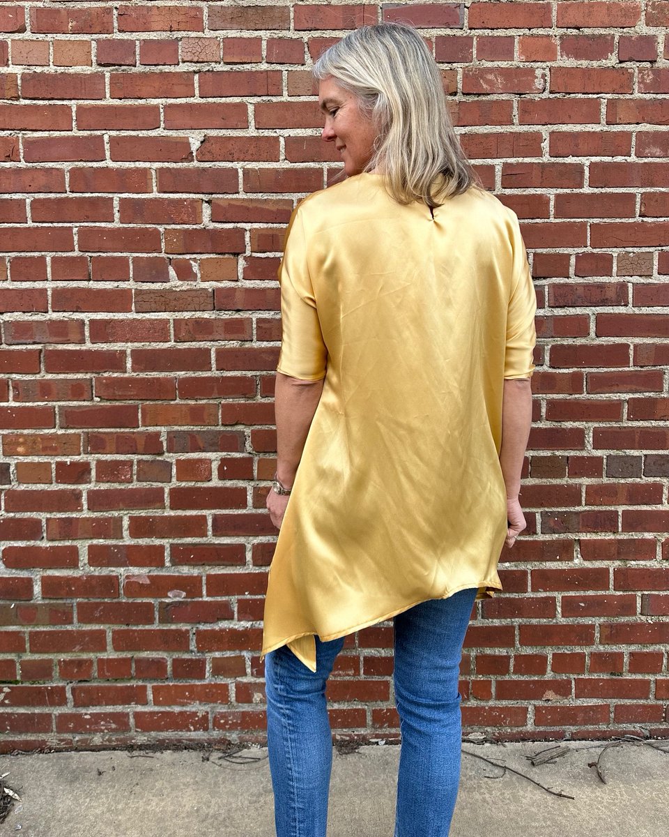 FolkwearPattern's tweet photo. Showing off a new gold silk Basics Tunic. ✨ I finished this stunning gold charmeuse top made from the Basics Tunic pattern last week! Perfect for elevating any spring outfit. Fabric came from Wholesale Fabric Direct 💛
Read more about it on the blog. https://t.co/t8giWiBCF3