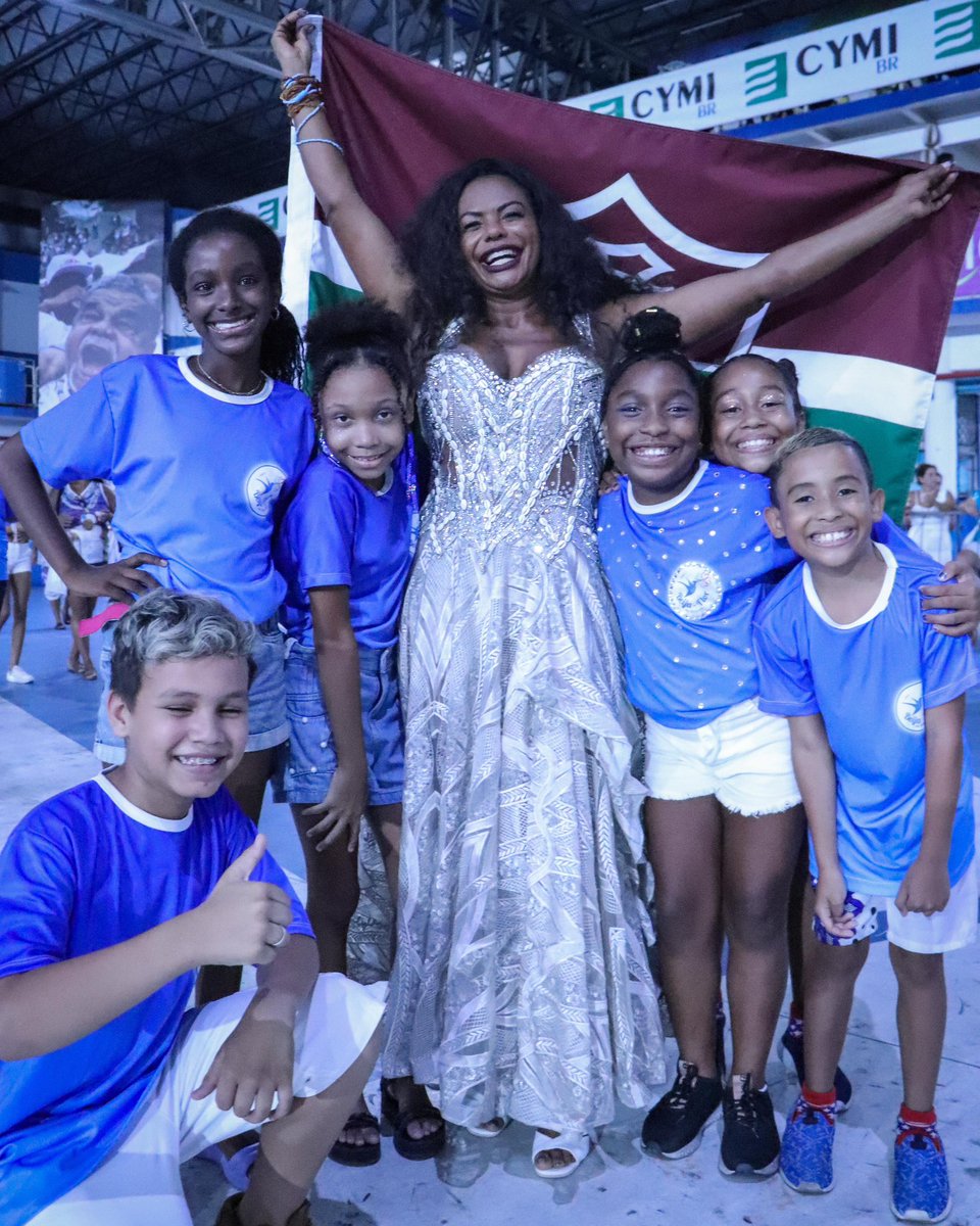 FAZ NILÓPOLIS CANTAR! Parabéns, Beija-Flor, campeã do Carnaval carioca pela 15ª vez! 🏆🔵⚪️

Confira o episódio com Selminha Sorriso, porta-bandeira da Deusa Soberana com 3 notas 🔟, na série #GuerreirosNoSamba!