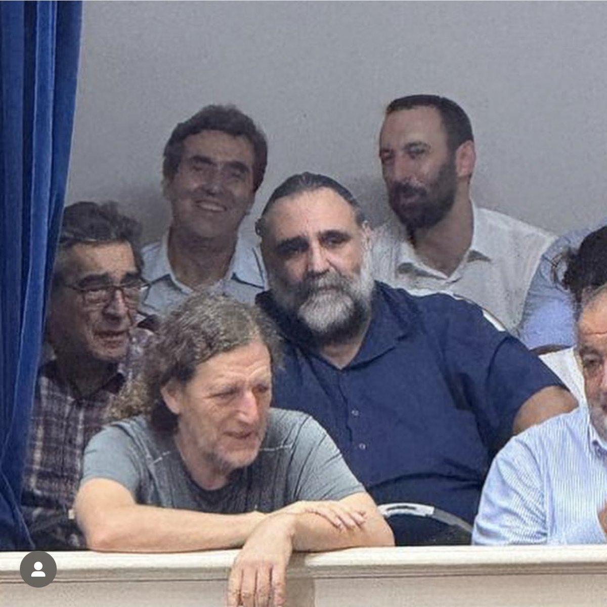 Derecho al Futuro dice <a href="/Kicillofok/">Axel Kicillof</a> rodeado de los que son parte del problema.  
Y te cuenta que en la Provincia de Bs As hay menos pobreza, más seguridad y mejor salud. 
Vive en Disney este muchacho. …