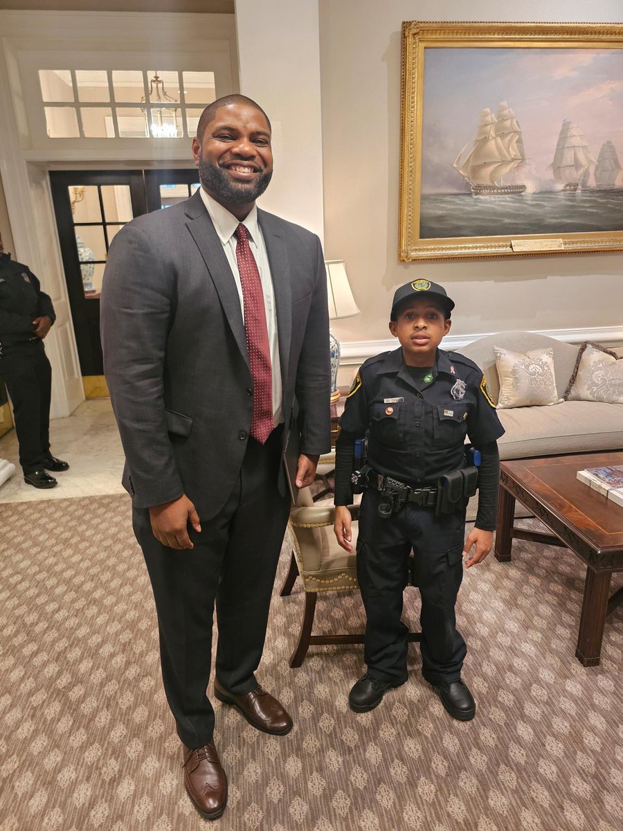 Byron Donalds (@byrondonalds) on Twitter photo Honored to meet America’s newest <a href="/SecretService/">U.S. Secret Service</a> Special Agent: DJ Daniel.
Our nation loves you, DJ!
Your story is an inspiration to us all. Honored to meet America’s newest <a href="/SecretService/">U.S. Secret Service</a> Special Agent: DJ Daniel.
Our nation loves you, DJ!
Your story is an inspiration to us all.