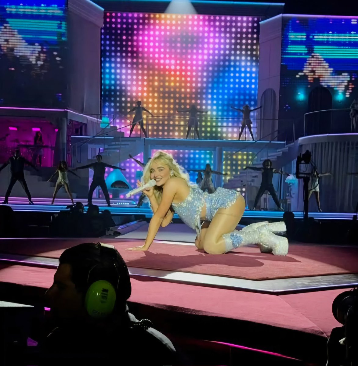 heartswizzle_'s tweet image. EXTRA
Tights: "Fuckboys you'll never meet"
Juno Pose: Kneeling (All Fours)