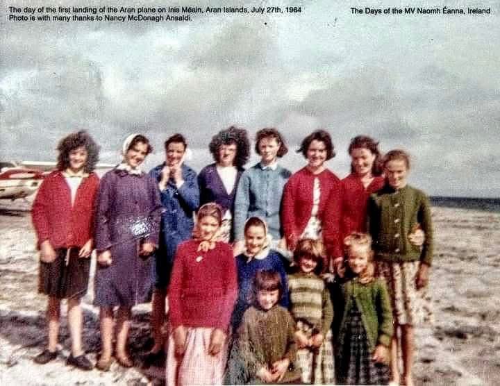 Remembering the day of the first landing of the Aran plane at Ceann Gainimhe, Inis Meáin, Aran Islands, Co. Galway on July 27th 1964. 

A lovely photo of a group of islanders on the first landing of the Aran plan on Inis Meáin in 1964.
