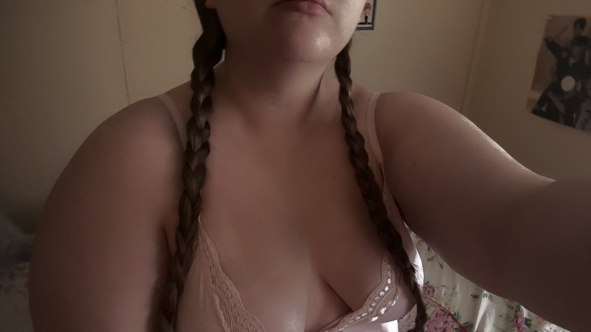 🫶🏼👅
Come see me on only fans