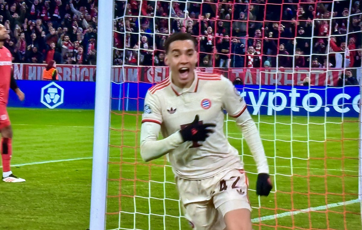 Bananenflanke tweet media