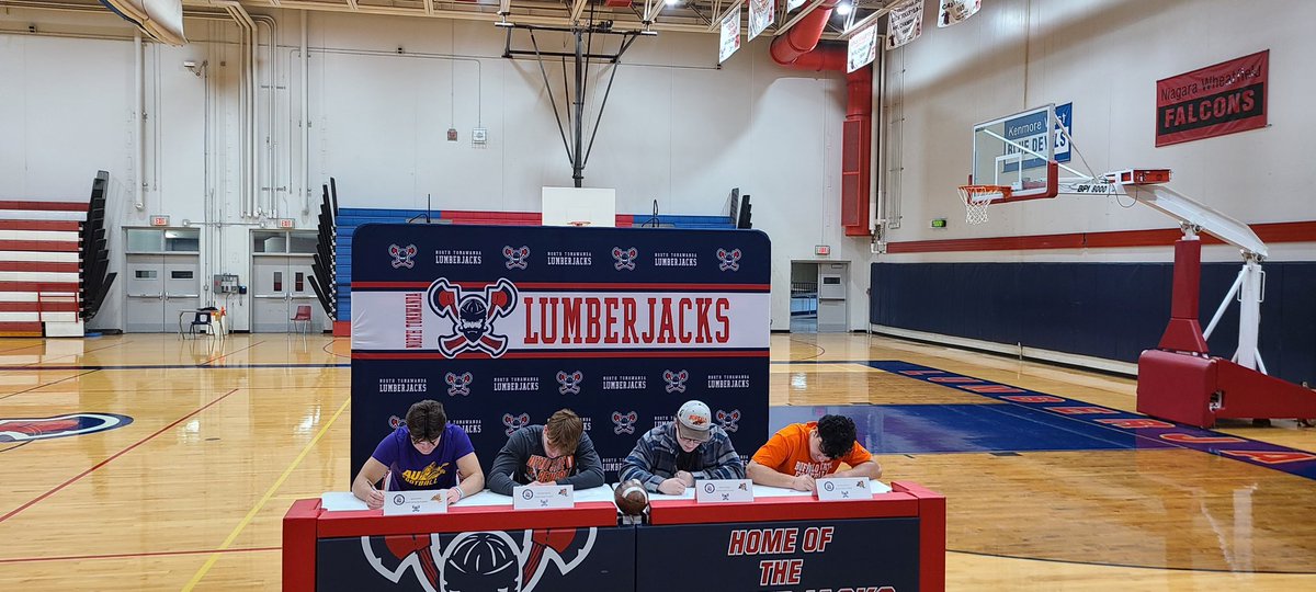 earnstchristian's tweet photo. official📝. i just wanna thank everyone that has helped me get to where i am today, all my coach’s,family members and friends i wouldn’t be who i am today and especially thank you to my parents are head coach, coach T.#gobangles #weclaw https://t.co/fzwC4IGrVO