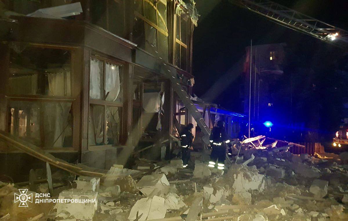 saintjavelin's tweet photo. 💔Kryvyi Rih: 

“Direct hit on a civilian infrastructure facility. Fire. The first wounded are already in the hospital, in surgery - severe condition. There may be people under the rubble. Repeat strikes are possible. Stay safe,” - Vilkul. https://t.co/LaTVsXyc9j