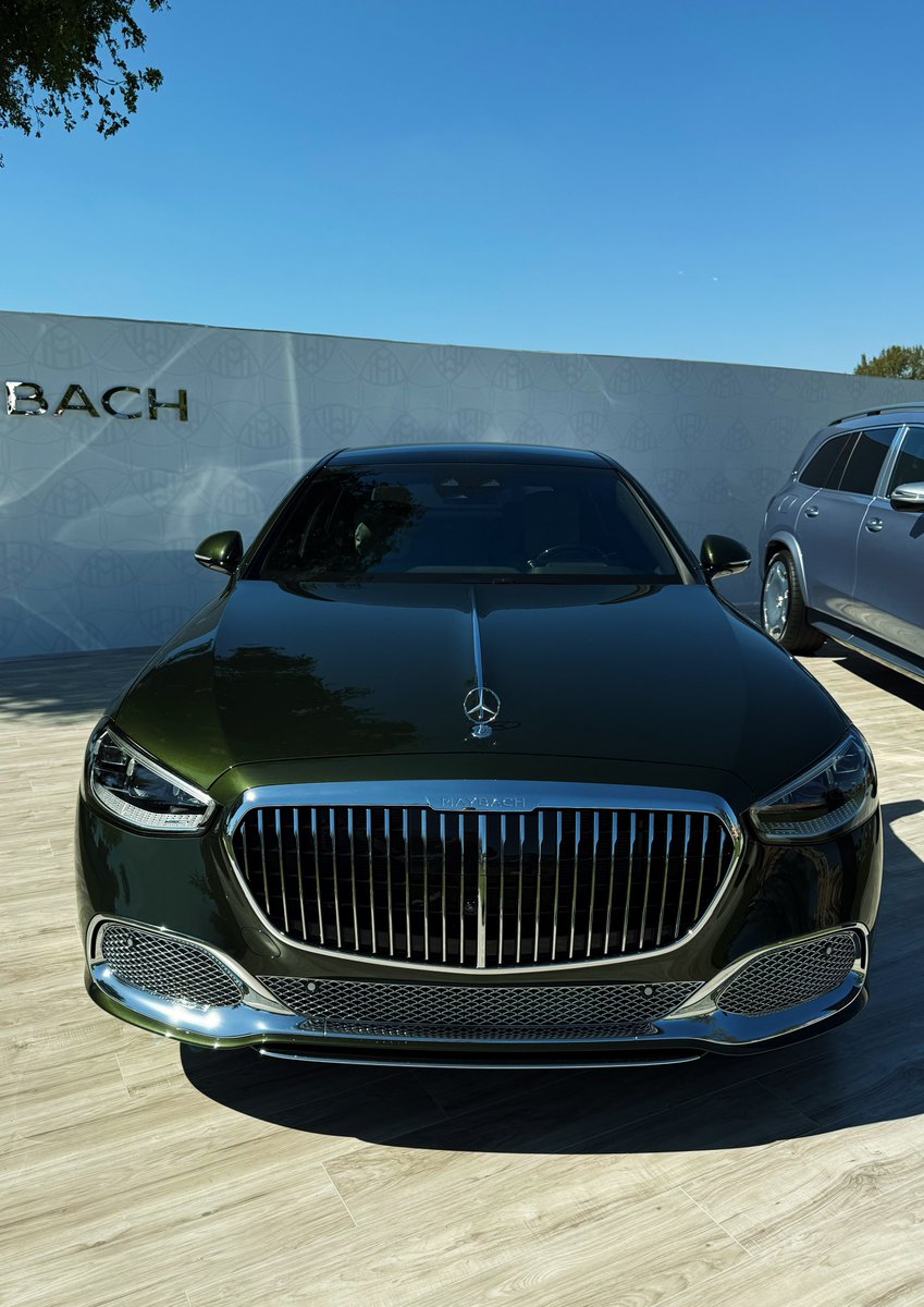 JoeW6_'s tweet image. Olive Metallic Maybach 🫒