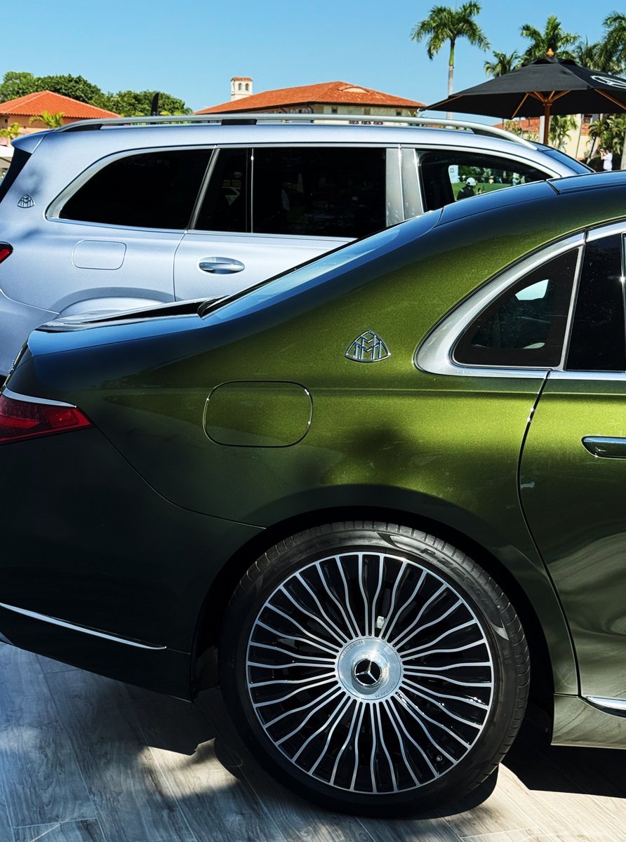 JoeW6_'s tweet image. Olive Metallic Maybach 🫒