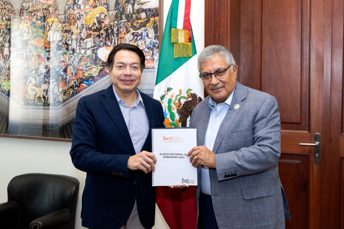 El Srio. Gral. SNTE, Mtro. Alfonso Cepeda Salas, confió en que la respuesta sea favorable para los Trabajadores de la Educación al entregar el Pliego Nacional de Demanda 2025