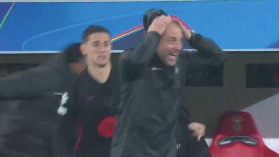 GOOOOOOOOOOOOL DE RAPHINHAAAAAAAAAAAA GOLAZOOOOOOOOOOO DEL BARÇAAAAAA LO VOLVIÓ A HACER ME VUELVO LOCO GOOOOOOOOOOOOL DEL BARÇAAAAAA 0-1