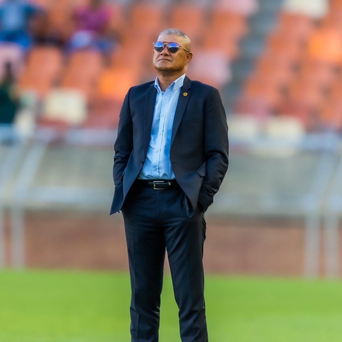 ChrisExcel102's tweet image. Royal AM cost R14 Million. 

I have 3.2 million followers….. 

If each follower donates R5 this means we gonna have R16 million …

We buy Royal AM we rename it Mdidi FC…  we get Bra Dan Malisela to coach it 

I don’t know if you hear me comrades 🤧