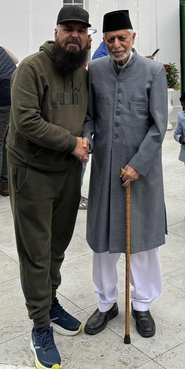 SafeerWaraich's tweet photo. بِسْمِﺍﻟﻠﻪالرَّحْمٰنِ الرَّحِيْم
 ھو الشافی 🤲
 Respected
 Imam Attaul Majeeb Rashid Sahib has been admitted to Hospital. We humbly request everyone to pray earnestly for his swift and complete recovery, good health, and long life. 
May Allah grant him strength and healing. https://t.co/b1jbkPJhBF