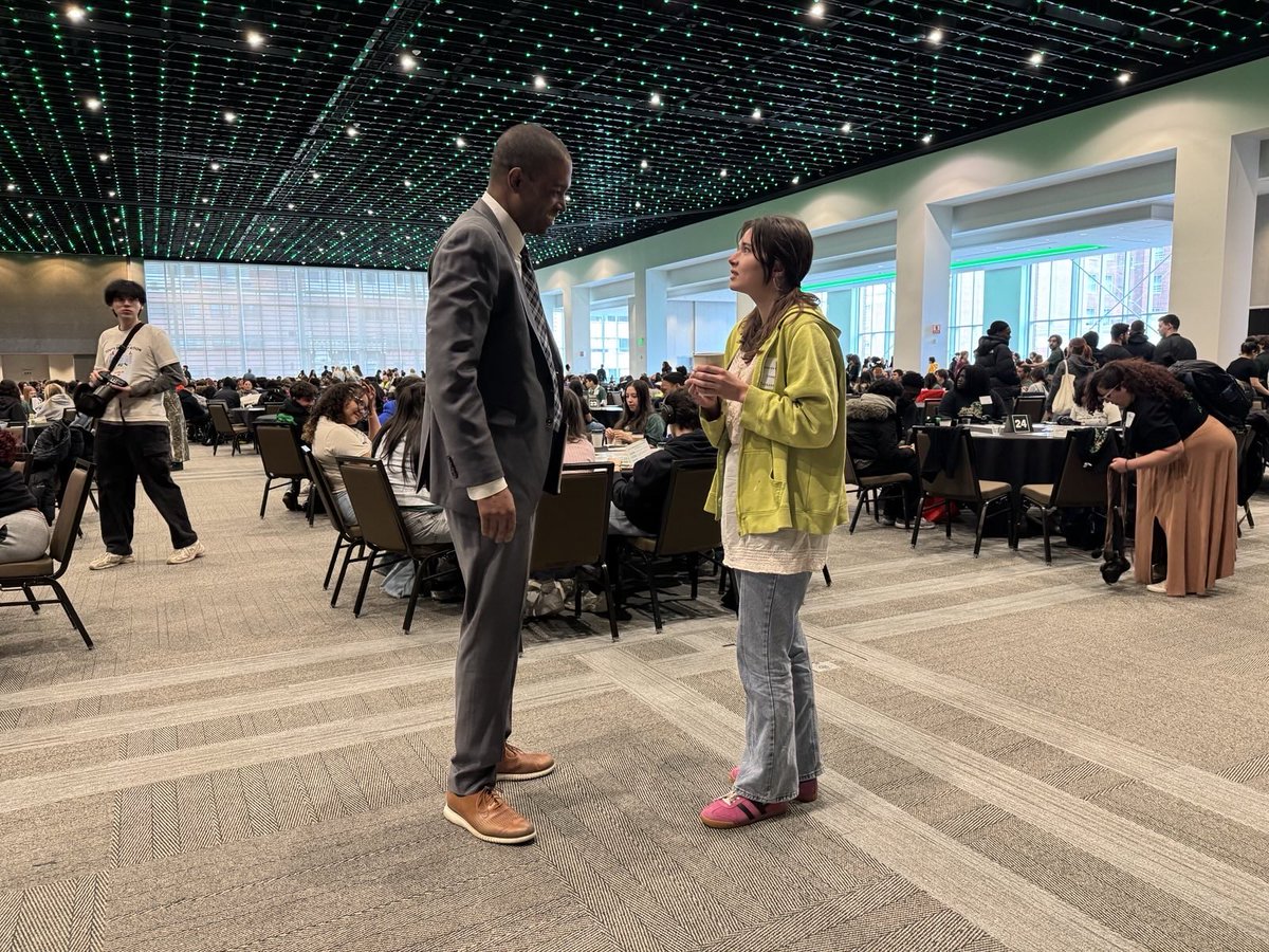 Love being around young people who know their power and are inspired to make a difference. Thanks to <a href="/TREEage_Team/">TREEage</a> and <a href="/NYRenews/">NY Renews</a> for inviting me to kickoff a day of action this morning in Albany for youth advocates coming from all over the state.