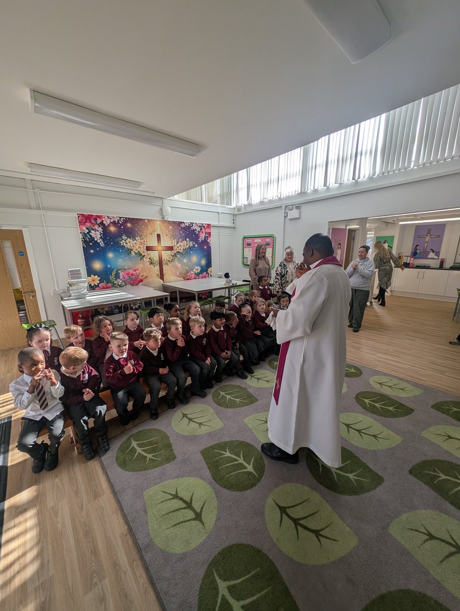 StAnnesRC1's tweet photo. Nursery received their Ashes in the chapel this morning.#stannesrcre https://t.co/i64os1gh2j