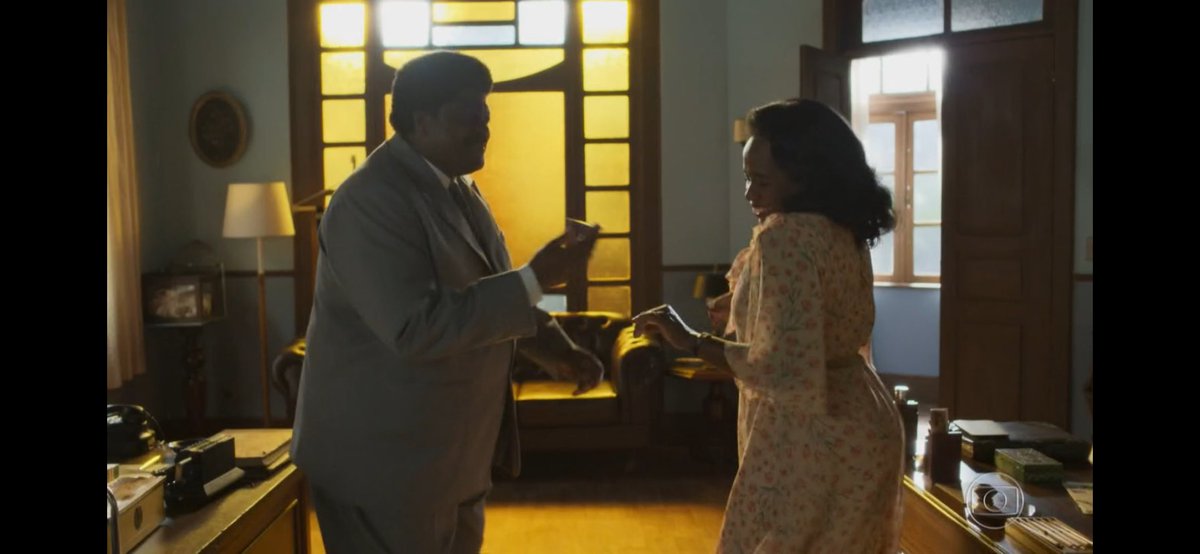 thkalinda's tweet image. “eu nunca vi uma mulher com mais samba no pé e borogodó do que você” (sebastião)

em seguida ele CANTANDO pra ela SAMBAR. não tem casal mais saudável, o mundo se acaba e eles ó só no love #GarotaDoMomento