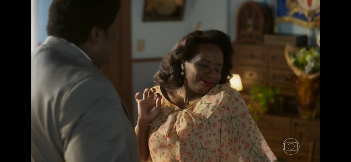 thkalinda's tweet image. “eu nunca vi uma mulher com mais samba no pé e borogodó do que você” (sebastião)

em seguida ele CANTANDO pra ela SAMBAR. não tem casal mais saudável, o mundo se acaba e eles ó só no love #GarotaDoMomento