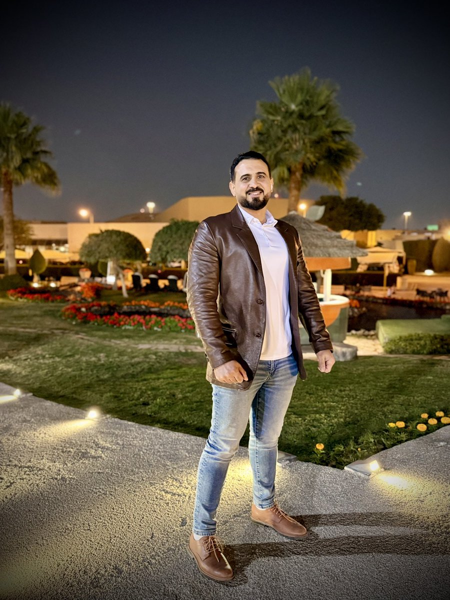 (كلما زادت درجة إدراكك وارتفع معدل ذكائك كلما تعبت وارهقت اكتر)
المشكله انك بتبقي فاهم كل الي حواليك بيفكروا ازاي وحاطط سيناريوهات لكل حاجه حصلت وبتحصل ولسه حتحصل. 
فمش بتكون مستغرب ولاا متفاجئ من الحاجات الي بتدور حواليك لانك متوقعها أصلا من قبل كده