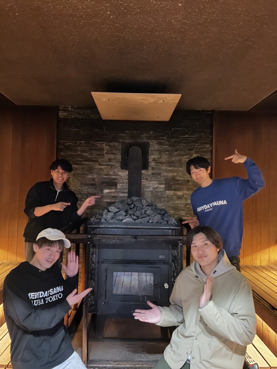 everyday_sauna's tweet photo. 🪨サウナストーン入れ替え🪨
1年間頑張ってくれたサウナストーンに感謝し、新しいサウナストーンに本日入れ替えを実施しました🔥前回よりストーンの量も増量しパワーアップした薪ストーブをぜひお楽しみください😊 https://t.co/LvwIJngDbb