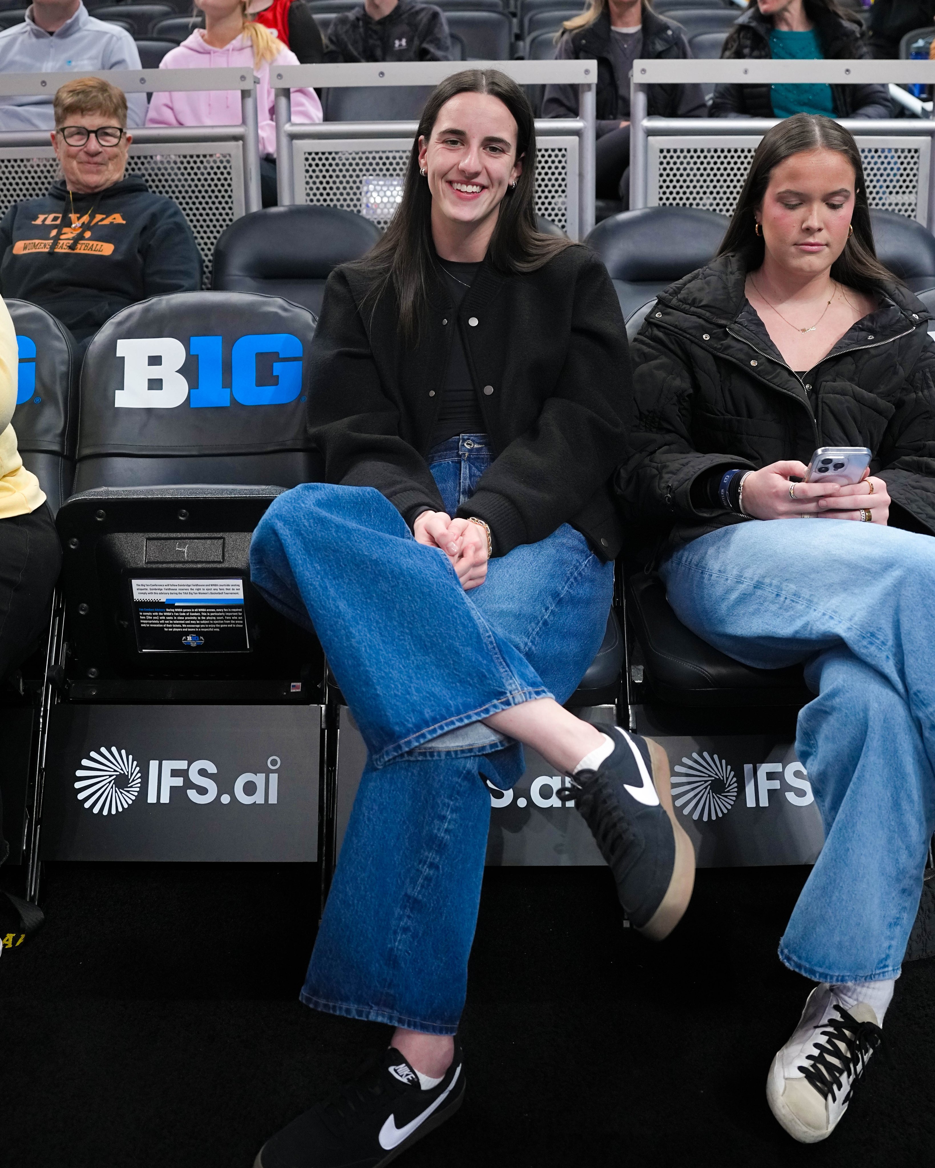 Indiana Fever в X: „Caitlin Clark is in the house tonight for @bigten  Women's Basketball at @GainbridgeFH 🏠 https://t.co/TT1AjCoMYA“ / X