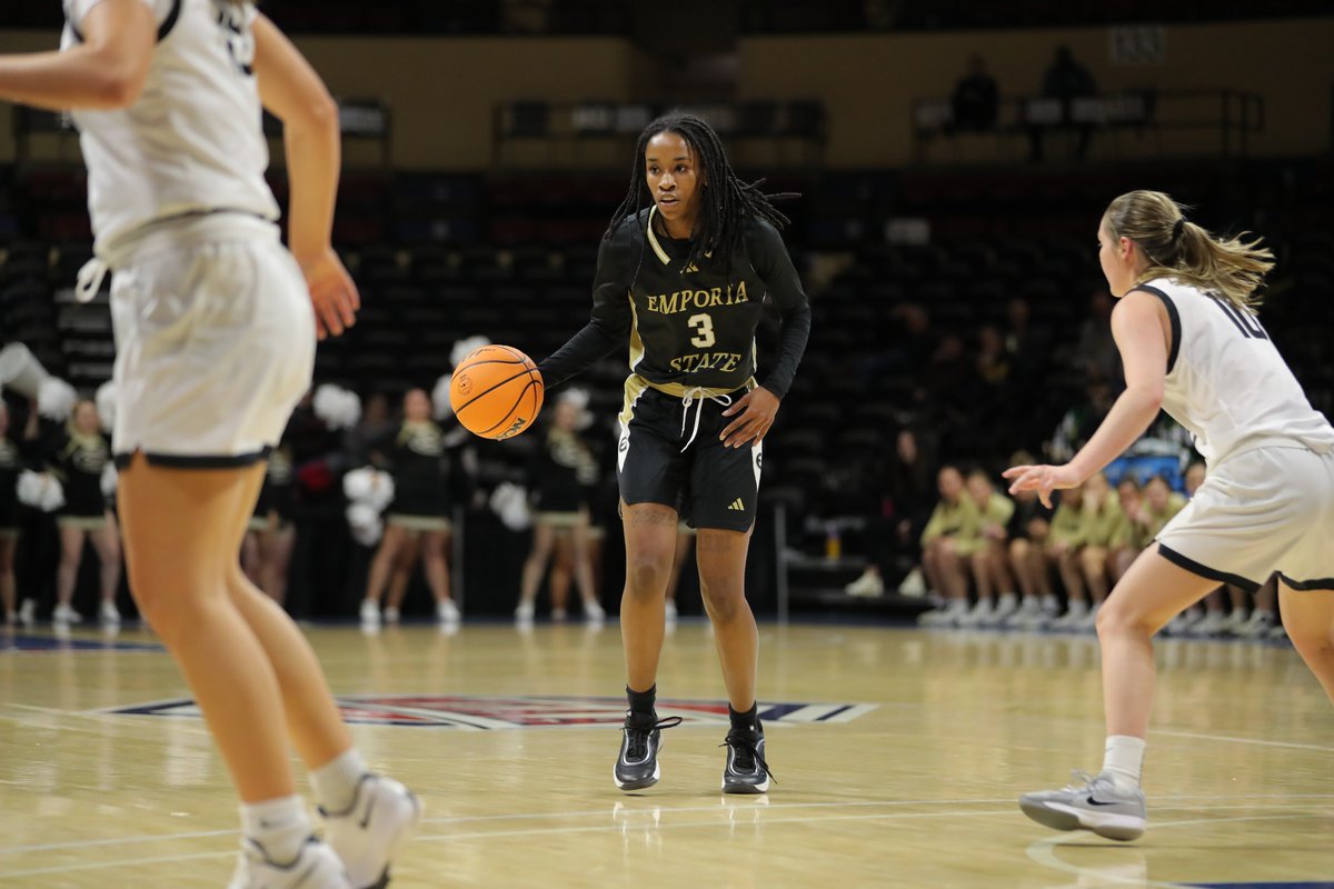 Inside the Numbers Janiyah Alvarez has 6 rebounds in the first half to move past Tara Holloway (166 in 1996-97) for fifth in <a href="/ESUHornetsWBB/">Emporia State Lady Hornet Basketball</a> freshman rebounding with 170 boards on the season. #StingersUp