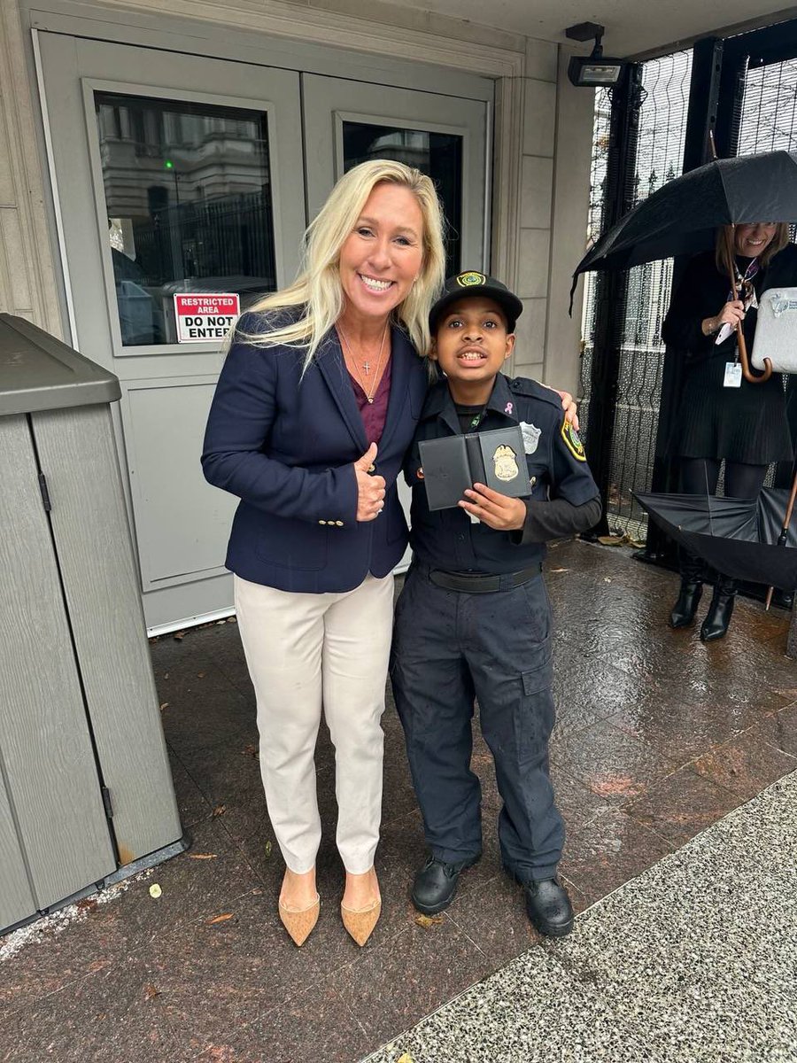 I was honored to meet the newest member of the United States Secret Service, DJ Daniel, at the White House earlier today!

Praying for DJ’s health, happiness, and success. What an incredible young man.