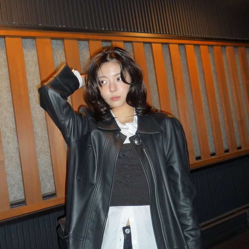 LIA IS SO GIRLFRIEND CODED