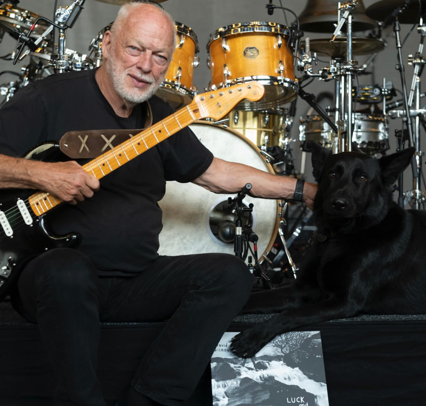 rocknrollgarag1's tweet photo. Happy 79 birthday to the Pink Floyd guitarist and singer David Gilmour!

📸Polly Samson https://t.co/ARxbivTBUp