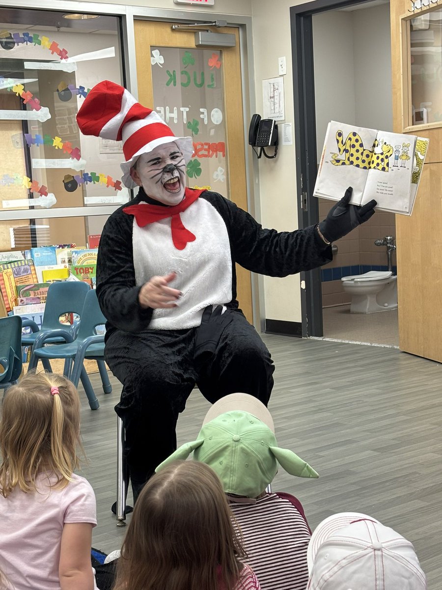 LastellaStacey's tweet image. Guess what week it is @FHFYMCA Preschool? β€οΈπ€ Happy birthday Dr. Seuss #storytime π@ymcaGMC